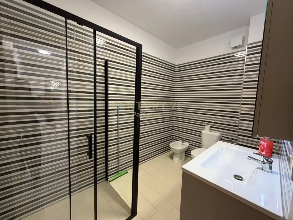 jepet me qera apartament 2+1 Kati 1, 450 € (Kombinat)