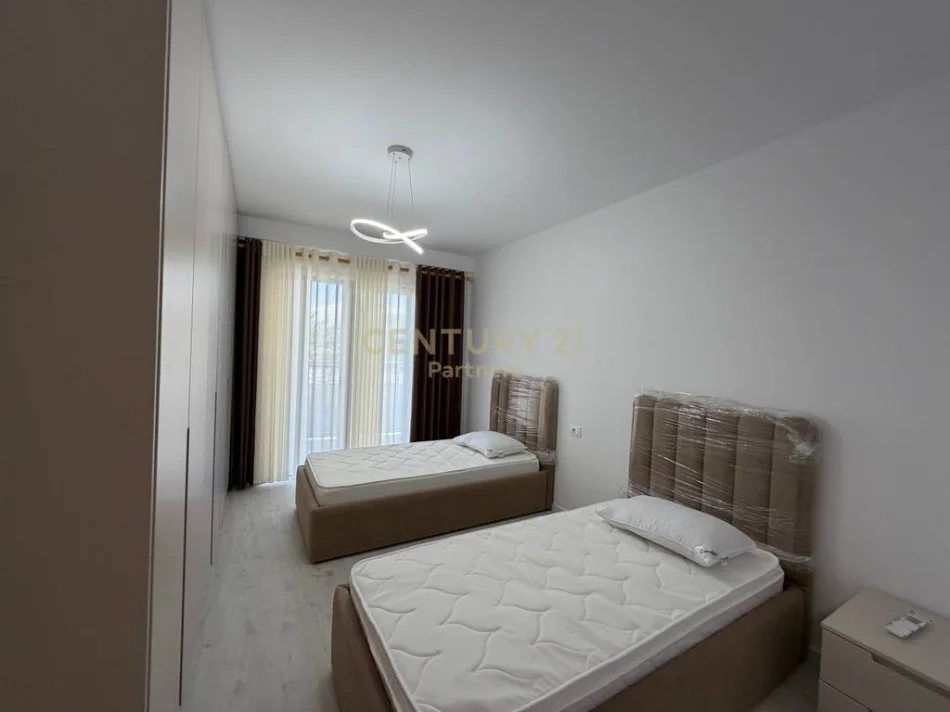 jepet me qera apartament 2+1 Kati 1, 450 € (Kombinat)