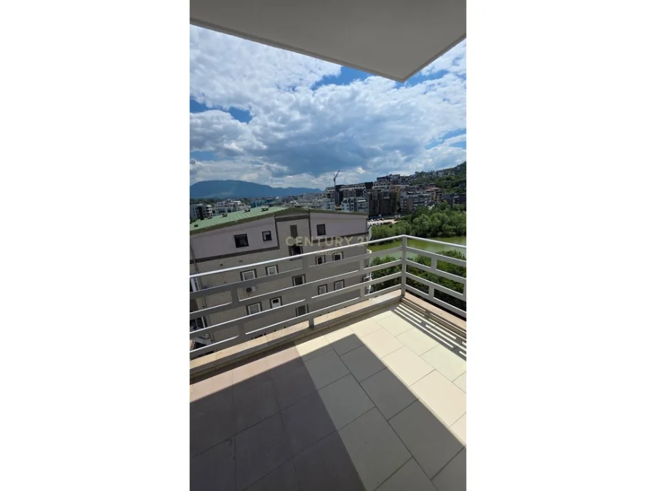 Tirane, shitet apartament 2+1+Ballkon Kati 4, 96 m² 262.000 € (kopshti botanik)