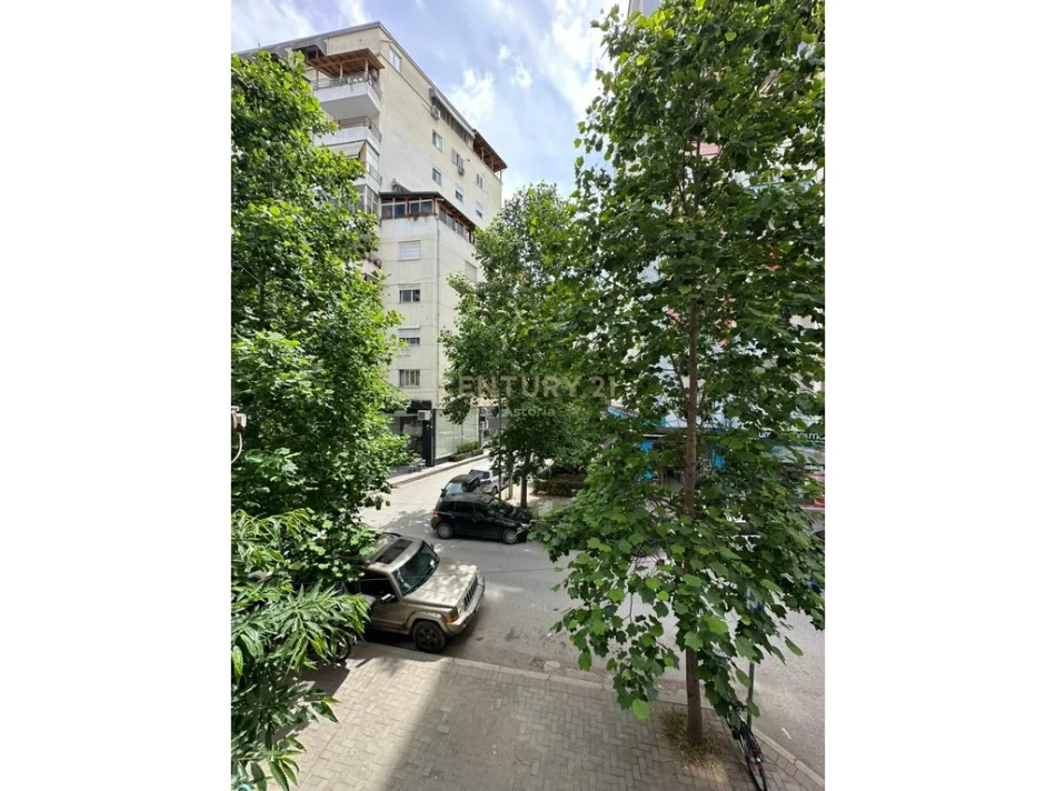 Tirane, shitet apartament 1+1+Ballkon Kati 2, 78 m² 120.000 € (yzberisht nela 6)