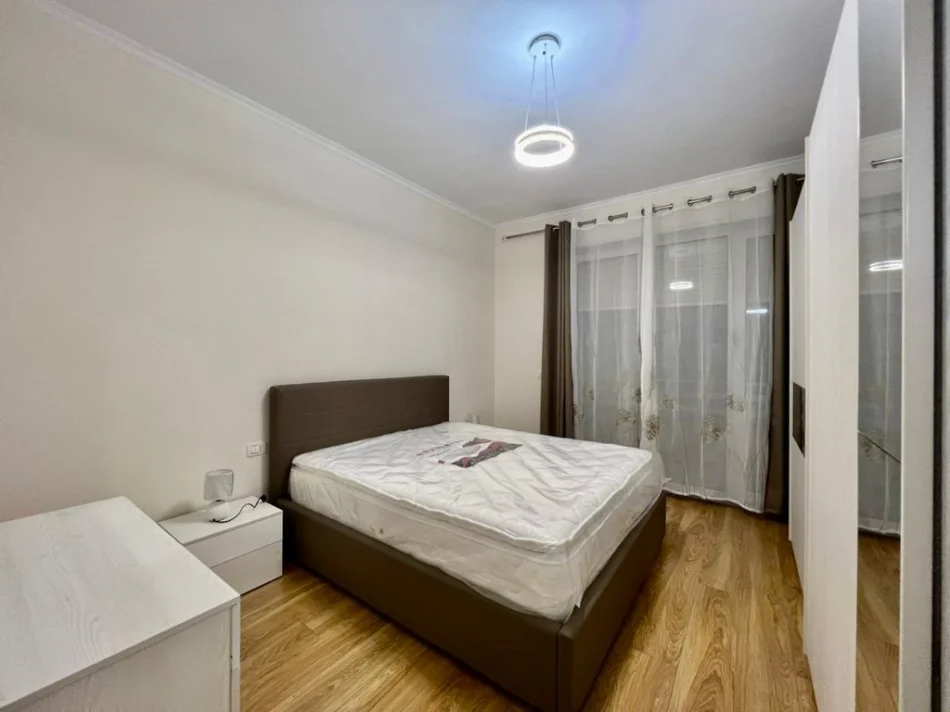 Tirane, shitet apartament 1+1+Ballkon Kati 2, 76 m² 170.000 € (liqeni i thate)