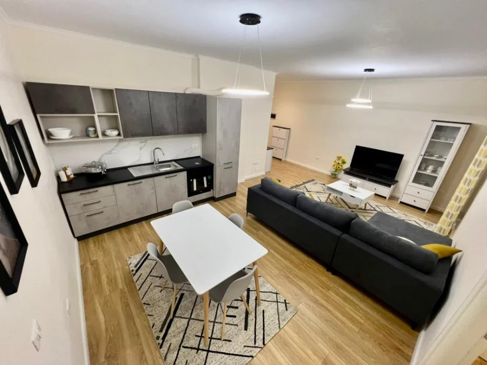 Tirane, shitet apartament 1+1+Ballkon Kati 2, 76 m² 170.000 € (liqeni i thate)