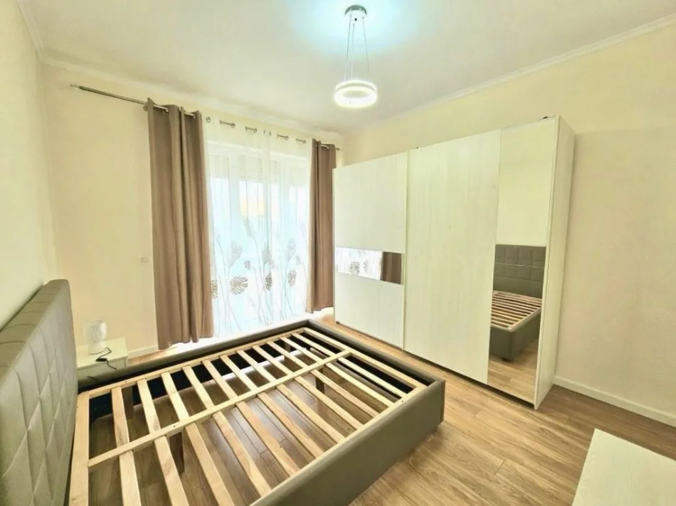 Tirane, shitet apartament 1+1+Ballkon Kati 2, 76 m² 170.000 € (liqeni i thate)