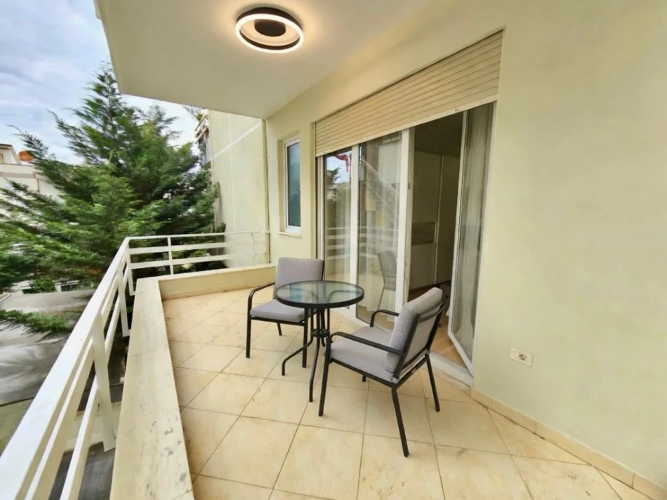 Tirane, shitet apartament 1+1+Ballkon Kati 2, 76 m² 170.000 € (liqeni i thate)