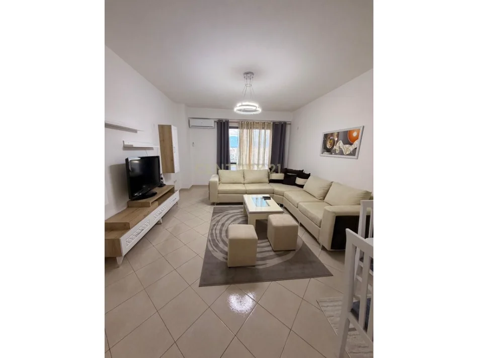Tirane, jepet me qera apartament 2+1+Ballkon Kati 7, 100 m² 600 € 