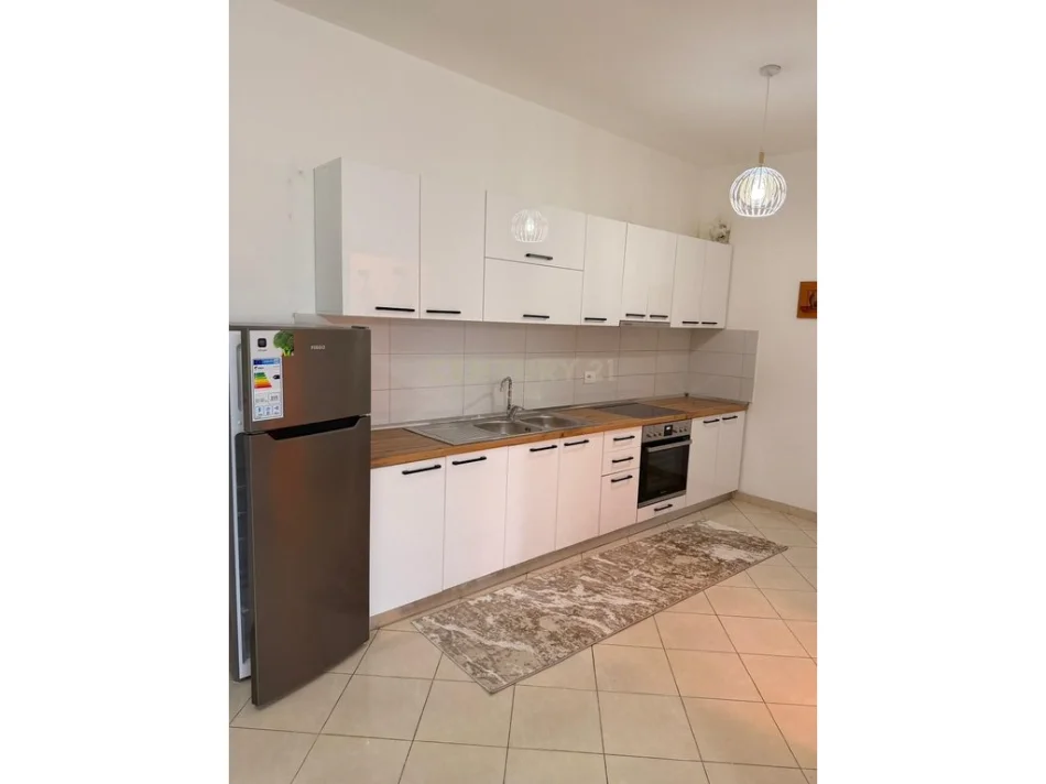 Tirane, jepet me qera apartament 2+1+Ballkon Kati 7, 100 m² 600 € 