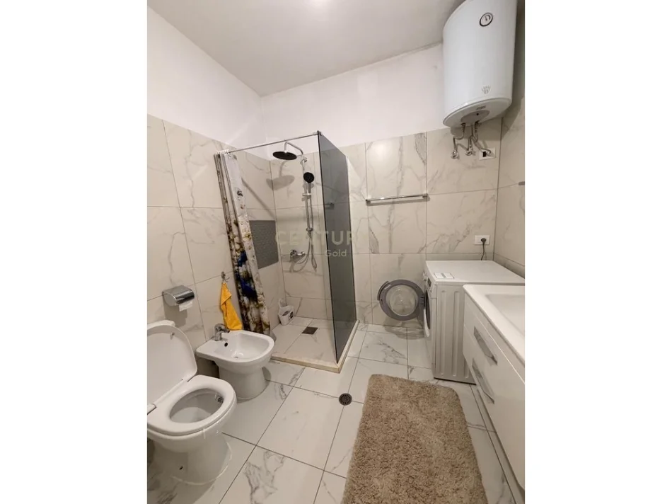 Tirane, jepet me qera apartament 2+1+Ballkon Kati 7, 100 m² 600 € 