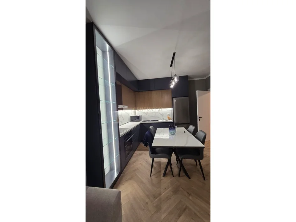 Tirane, jepet me qera apartament 2+1 Kati 8, 90 m² 550 € (pranë Qendrës Tregtare QTU, Tiranë)