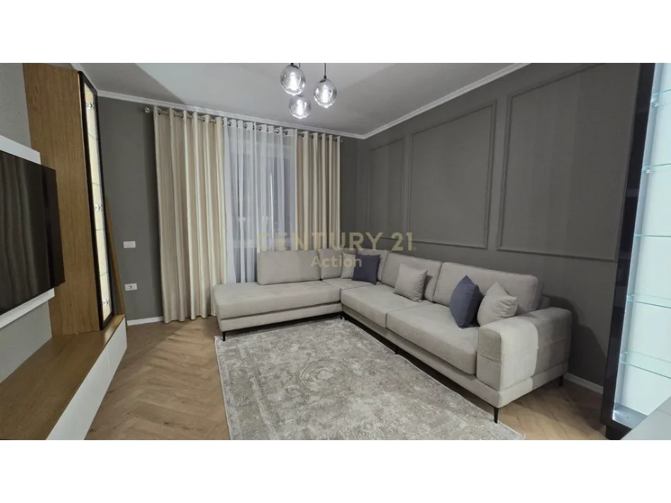 Tirane, jepet me qera apartament 2+1 Kati 8, 90 m² 550 € (pranë Qendrës Tregtare QTU, Tiranë)