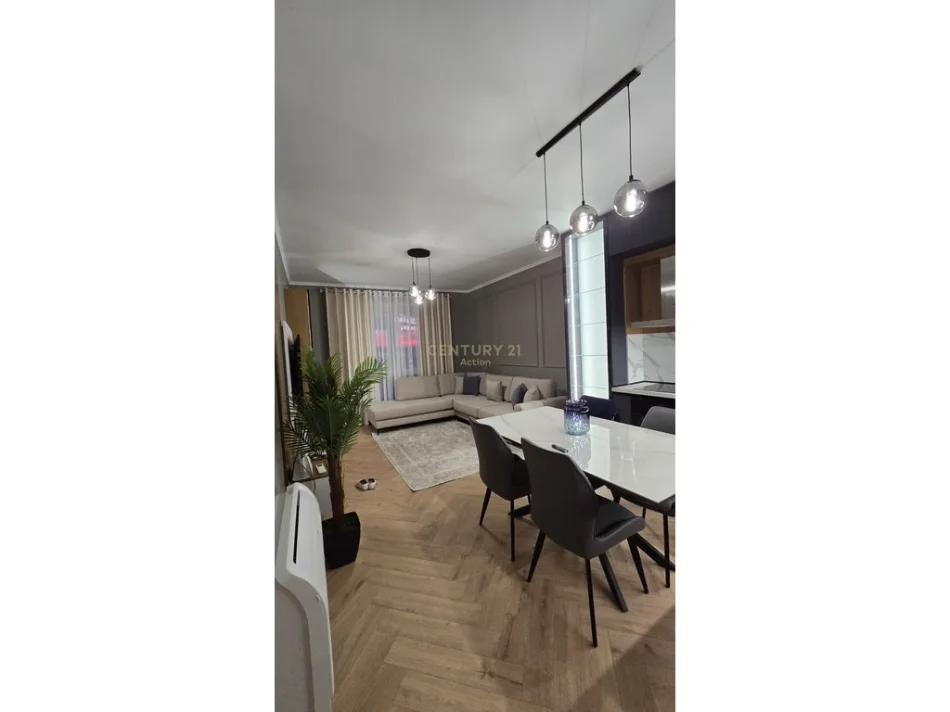 Tirane, jepet me qera apartament 2+1 Kati 8, 90 m² 550 € (pranë Qendrës Tregtare QTU, Tiranë)