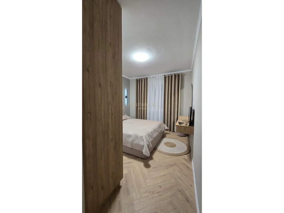Tirane, jepet me qera apartament 2+1 Kati 8, 90 m² 550 € (pranë Qendrës Tregtare QTU, Tiranë)