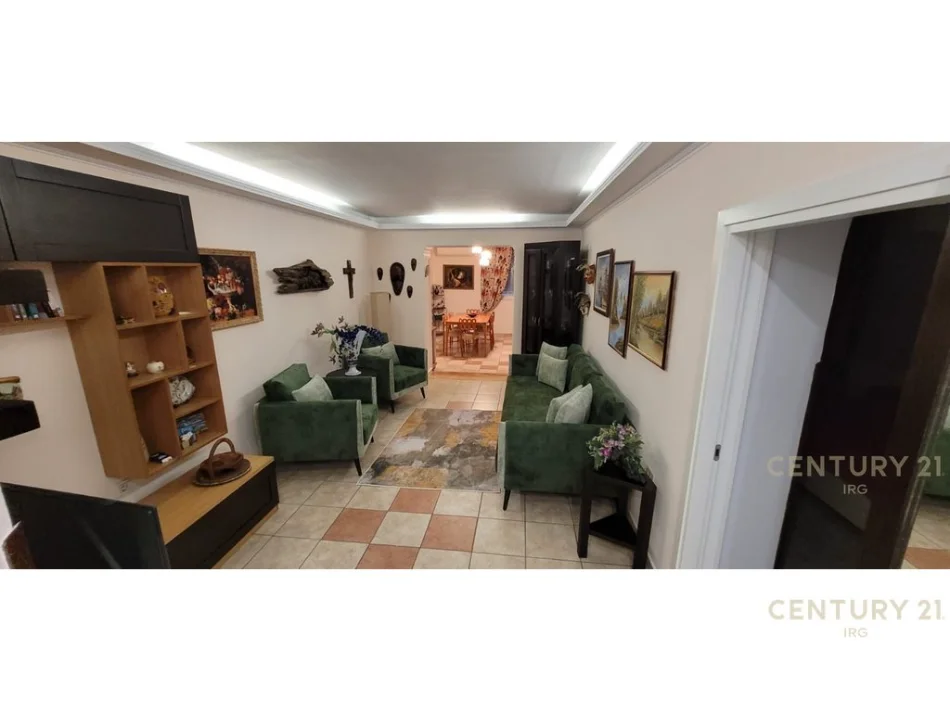 Tirane, jepet me qera apartament 2+1+Aneks+Ballkon Kati 1, 700 m² 700 € (tek Stadiumi Dinamo)