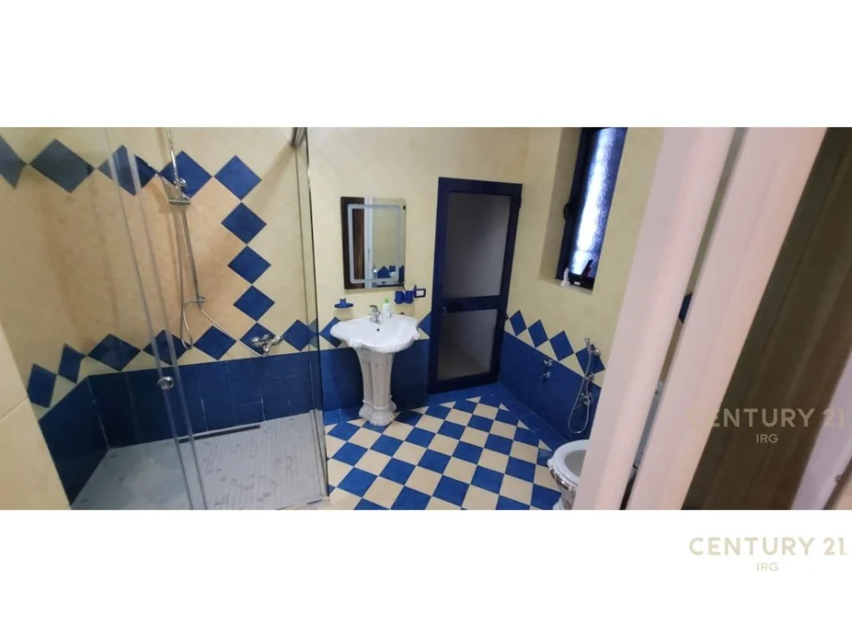 Tirane, jepet me qera apartament 2+1+Aneks+Ballkon Kati 1, 700 m² 700 € (tek Stadiumi Dinamo)