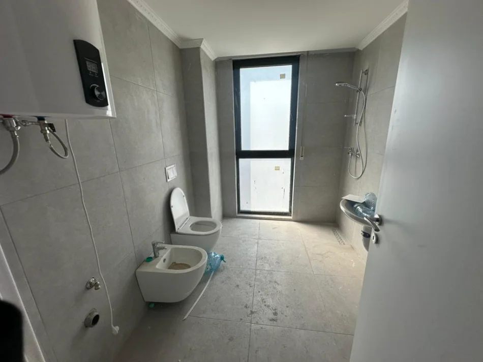Tirane, jepet me qera apartament 2+1+Aneks+Ballkon Kati 7, 118 m² 700 € (në Kompleksin “Akses Tirana”)