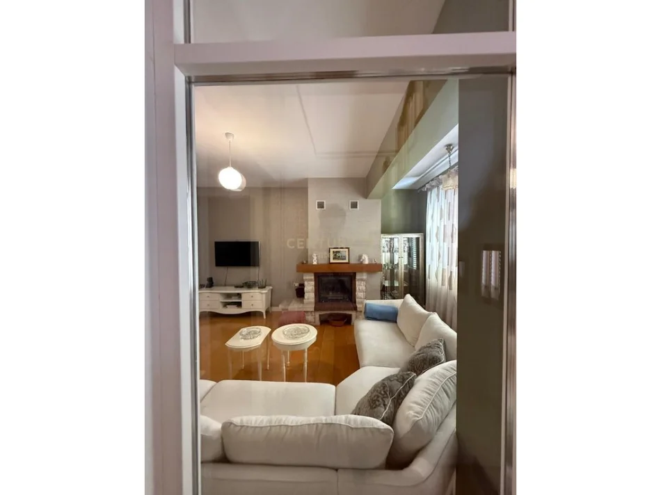 Tirane, jepet me qera Vile 2+1+Ballkon Kati 3, 225 m² 1.100 € (selite)