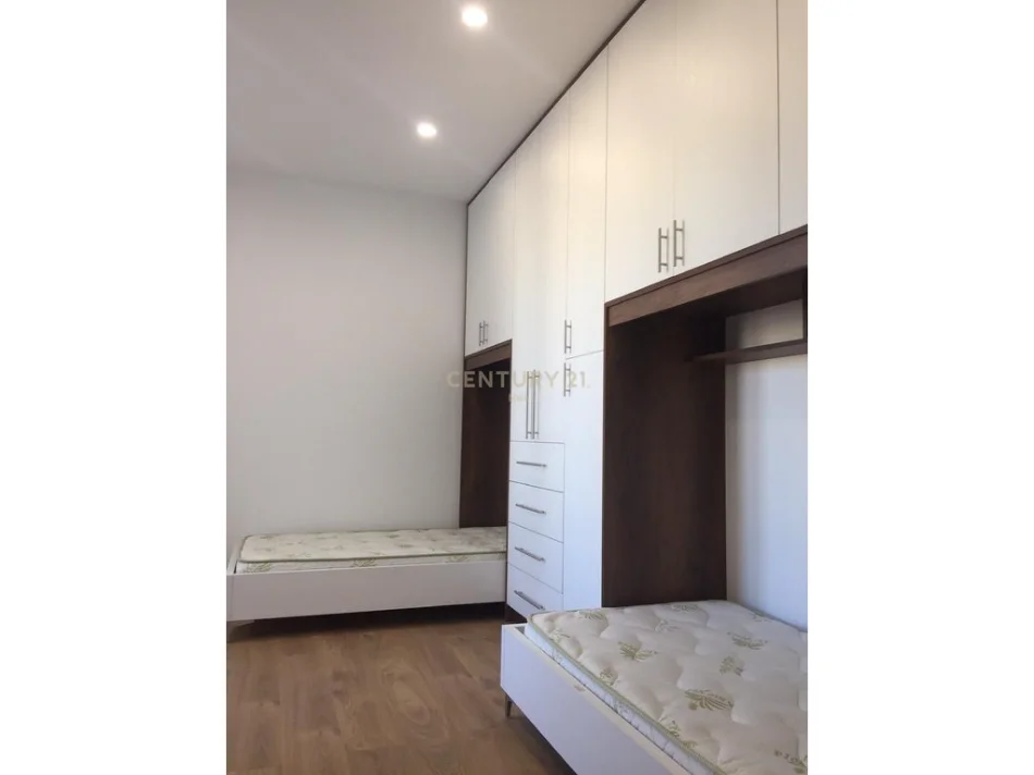 Tirane, jepet me qera apartament 2+1+Ballkon Kati 6, 116 m² 750 € (irfan tomini)
