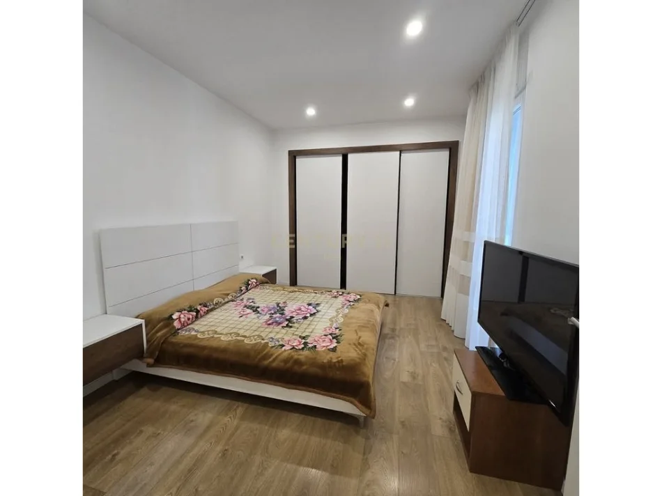 Tirane, jepet me qera apartament 2+1 Kati 6, 116 m² 750 € (Irfan Tomini)