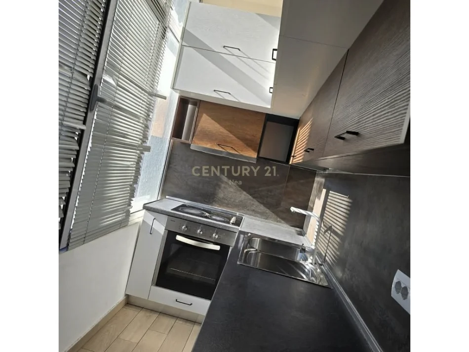Tirane, jepet me qera apartament 2+1 Kati 6, 116 m² 750 € (Irfan Tomini)