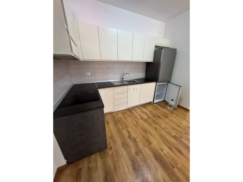 Tirane, jepet me qera apartament 1+1 Kati 3, 70 m² 650 € (Delijorgji)