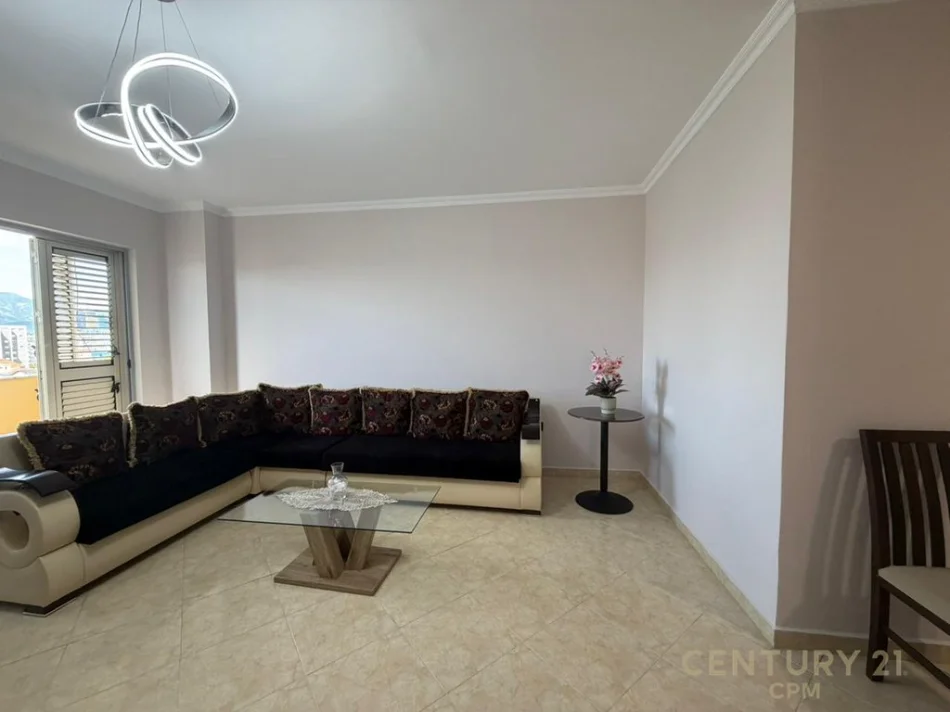 Tirane, shitet apartament 3+1+Ballkon Kati 2, 131 m² 310.000 € (kristal center)