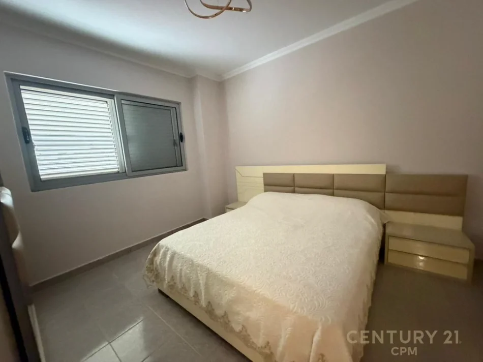 Tirane, shitet apartament 3+1+Ballkon Kati 2, 131 m² 310.000 € (kristal center)