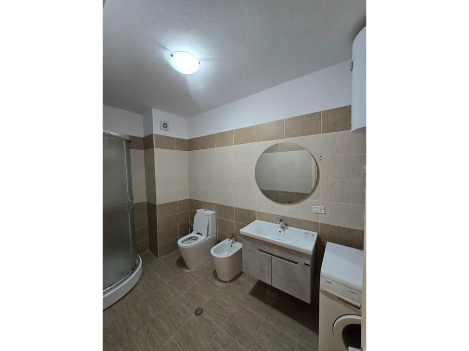 Tirane, jepet me qera apartament 2+1+Ballkon Kati 11, 115 m² 500 € (casa italia malajziani)