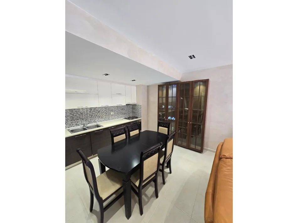 Tirane, jepet me qera apartament 2+1+Aneks+Ballkon Kati 11, 115 m² 500 € (tek Kompleksi Malajzan)