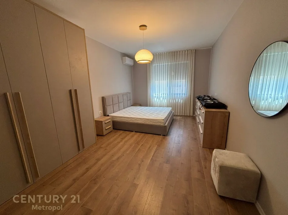 Tirane, jepet me qera apartament 2+1+Ballkon Kati 6, 122 m² 1.500 € (liqeni i thate)