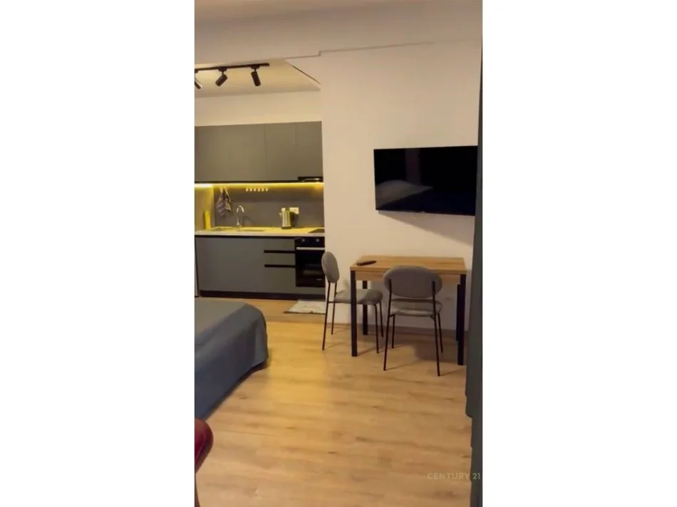 Tirane, jepet me qera apartament 1+1 Kati 2, 350 € (prane sofres se Ariut)