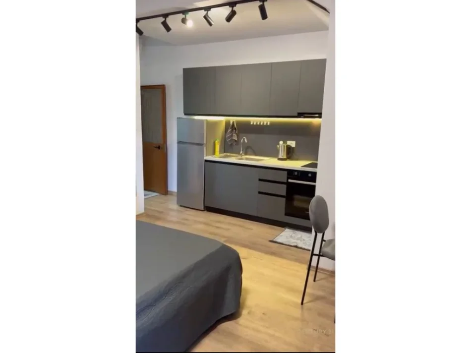 Tirane, jepet me qera apartament 1+1 Kati 2, 350 € (prane sofres se Ariut)