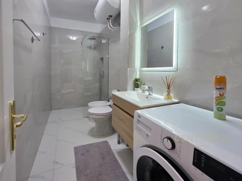 Tirane, jepet me qera apartament 2+1 Kati 3, 96 m² 1.000 € (Luigj Gurakuqi)