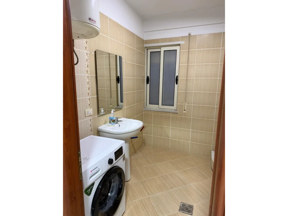 Tirane, jepet me qera apartament 2+1 Kati 7, 112 m² 700 € 