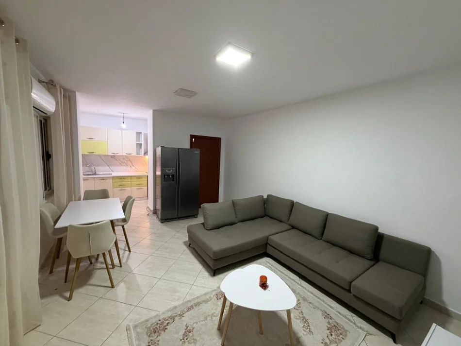 Tirane, jepet me qera apartament 2+1 Kati 7, 112 m² 700 € 