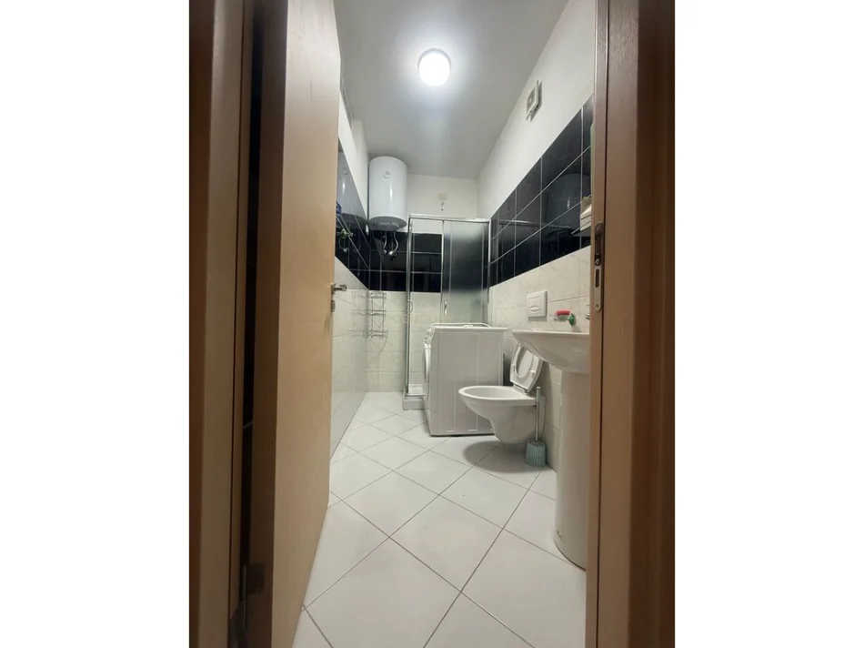 Tirane, jepet me qera apartament 1+1 Kati 5, 65 m² 65 € (Fresk)