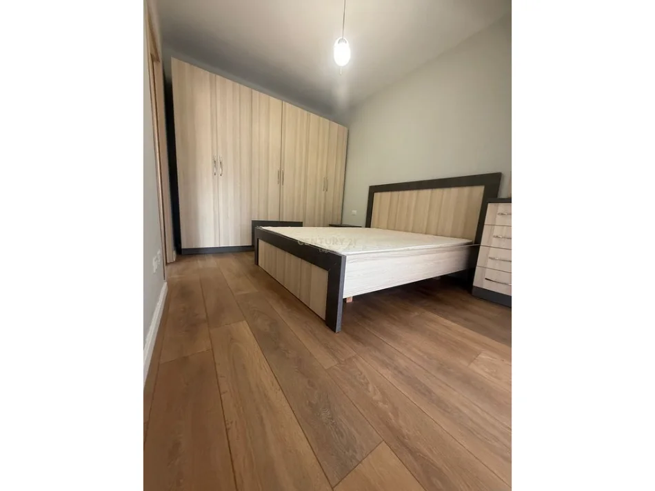 Tirane, jepet me qera apartament 1+1 Kati 5, 65 m² 65 € (Fresk)