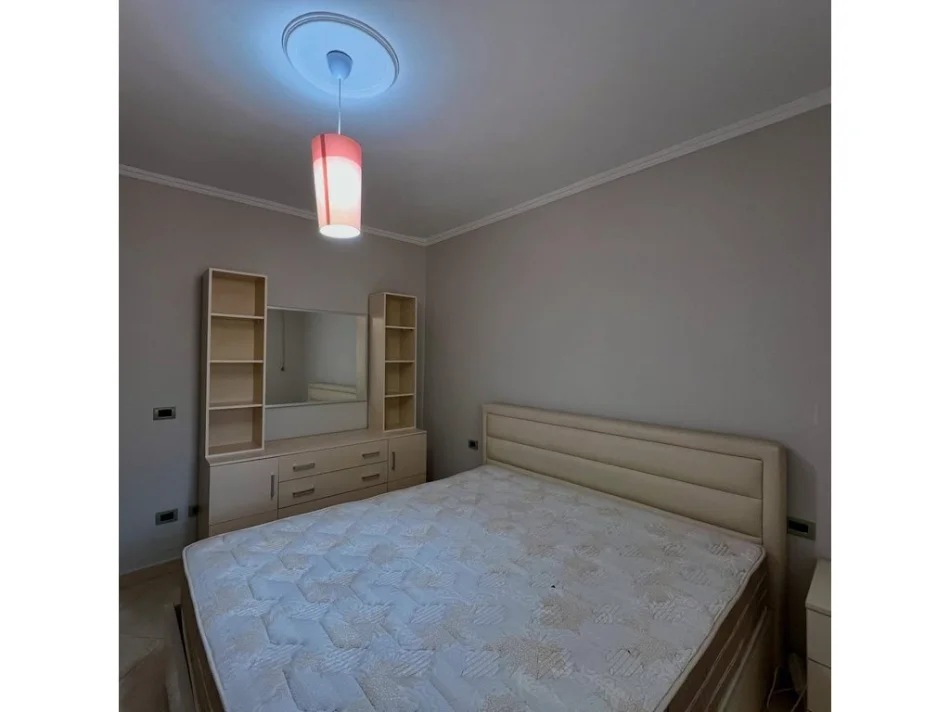 Tirane, jepet me qera apartament 1+1 Kati 2, 60 m² 500 € 