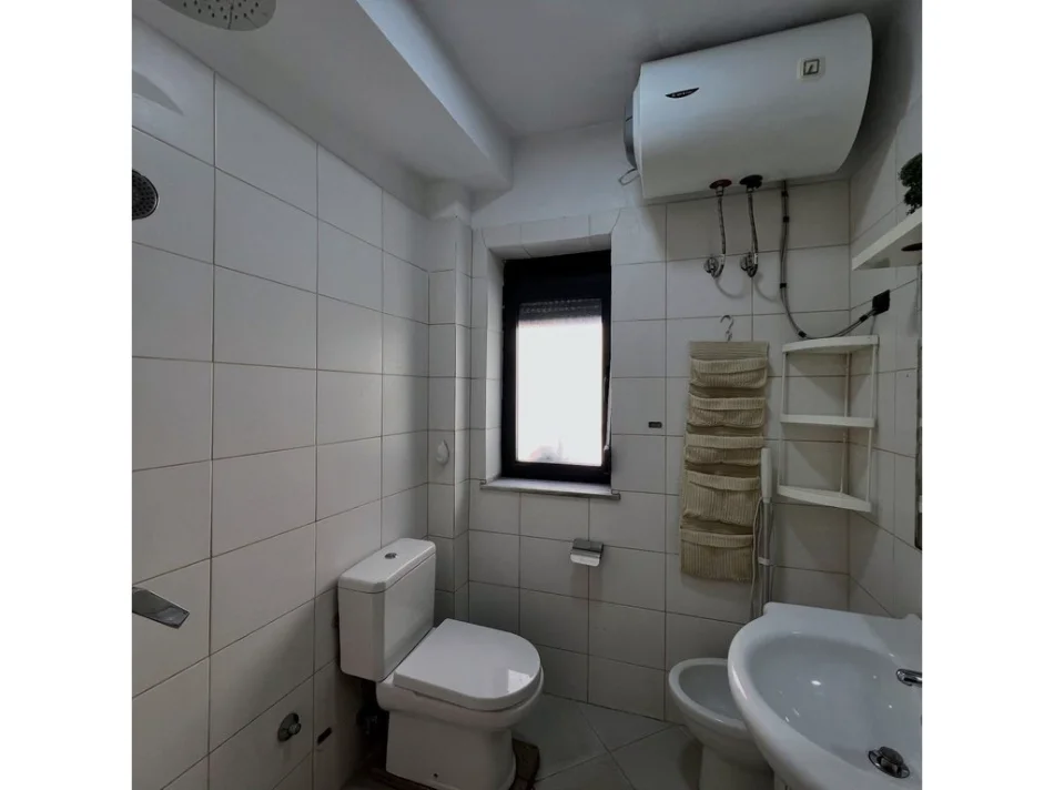 Tirane, jepet me qera apartament 1+1 Kati 2, 60 m² 500 € 