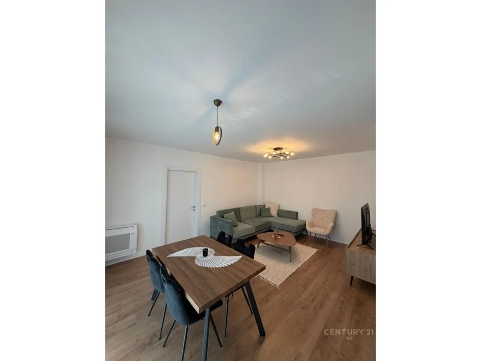 Tirane, jepet me qera apartament 2+1 Kati 1, 108 m² 690 € 