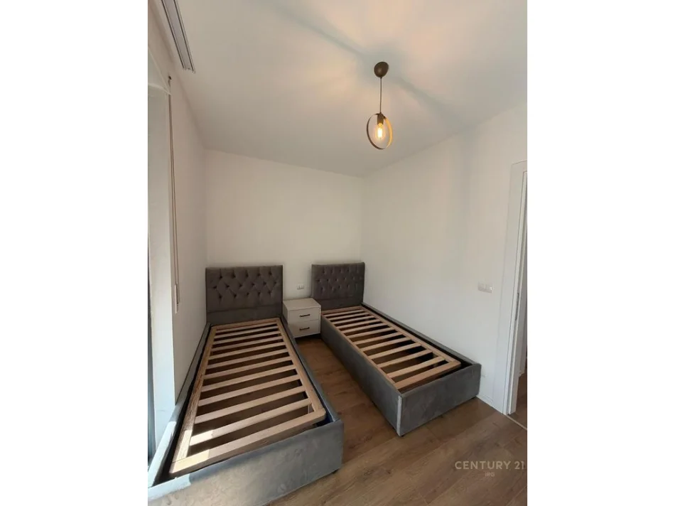 Tirane, jepet me qera apartament 2+1 Kati 1, 108 m² 690 € 