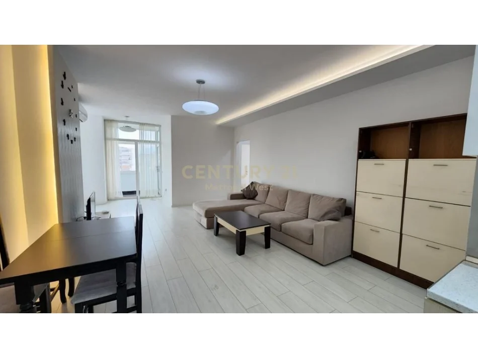 Tirane, jepet me qera apartament 2+1 Kati 5, 100 m² 700 € (Shkolla e Baletit)
