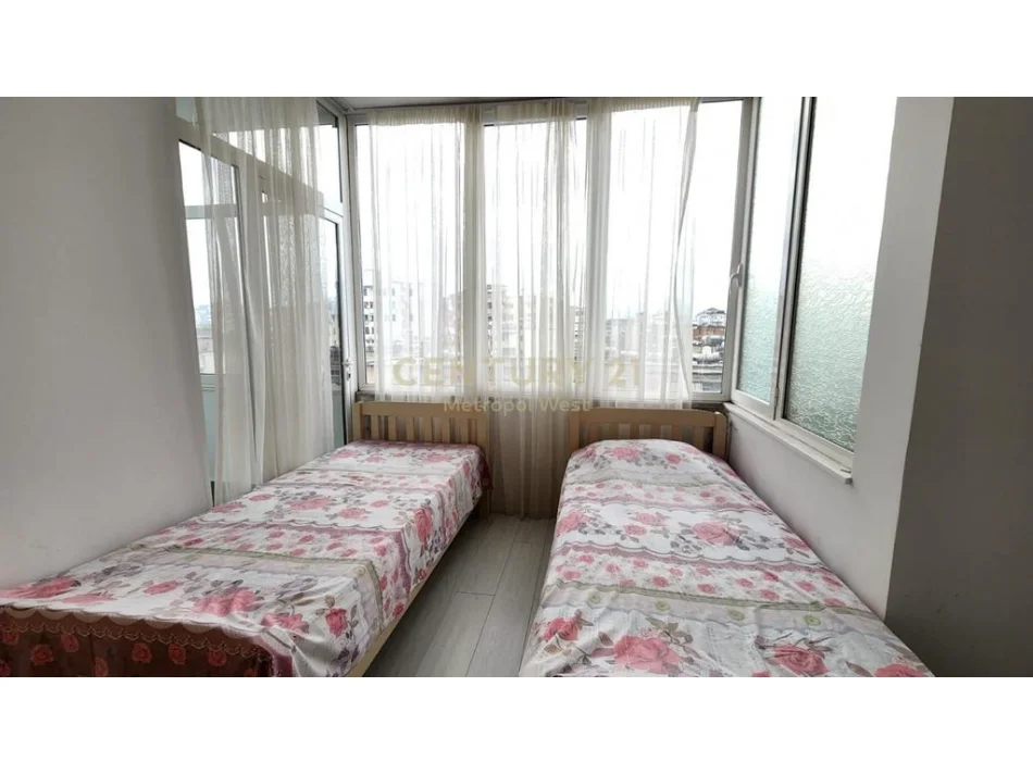 Tirane, jepet me qera apartament 2+1+Ballkon Kati 5, 100 m² 700 € (Shkolla e Baletit)
