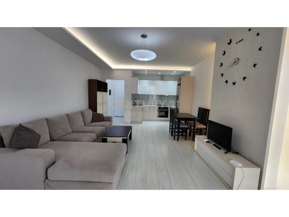 Tirane, jepet me qera 1+1 Kati 5, 700 € 