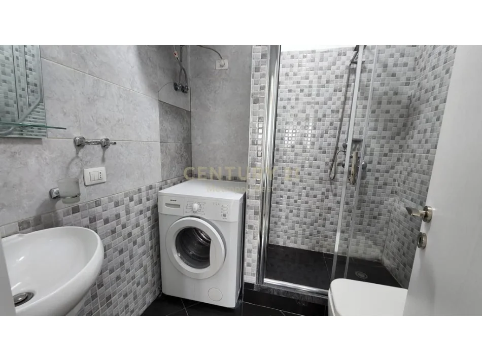 Tirane, jepet me qera apartament 2+1 Kati 5, 100 m² 700 € (Shkolla e Baletit)