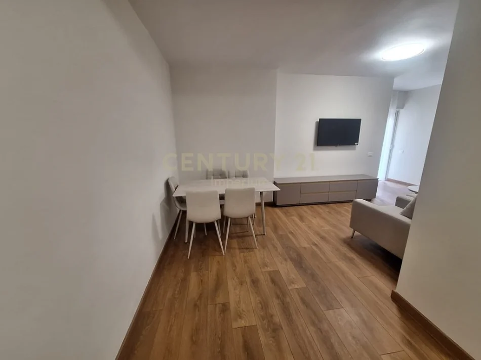 Tirane, jepet me qera apartament 1+1 Kati 1, 57 m² 600 € 