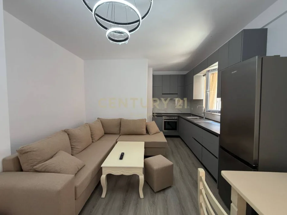 Tirane, jepet me qera apartament 2+1 Kati 1, 75 m² 500 € 