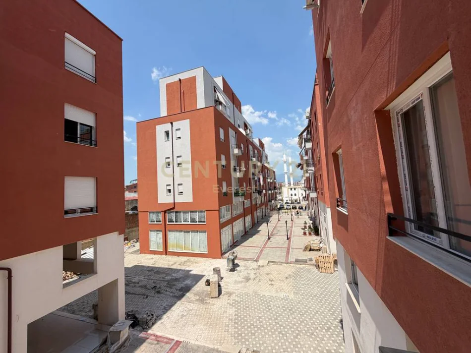 Tirane, jepet me qera apartament 2+1 Kati 1, 75 m² 500 € (Selite)