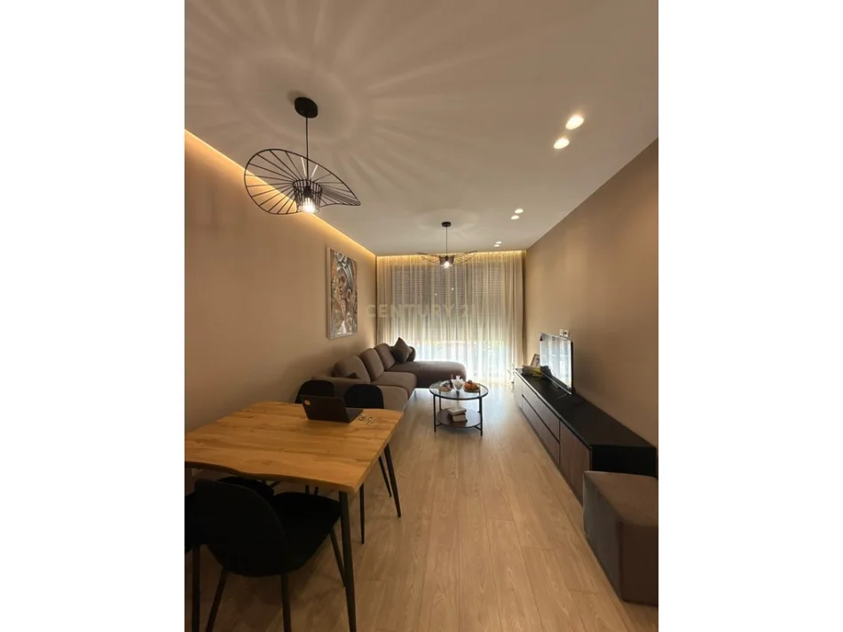 Tirane, jepet me qera apartament 1+1 Kati 4, 50 m² 500 € (KOMPLEKSI asl)