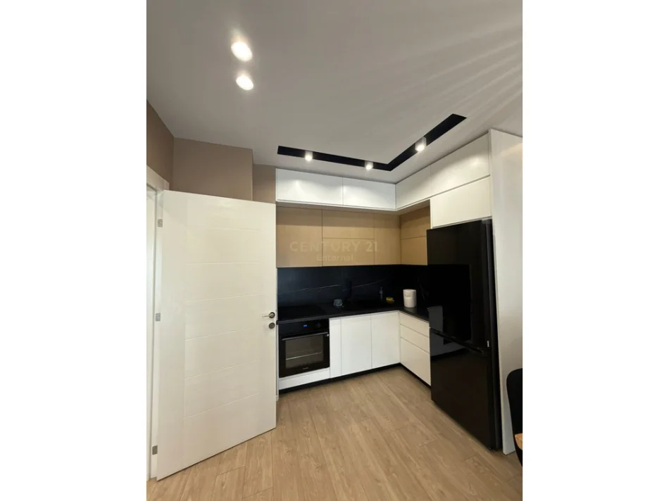 Tirane, jepet me qera apartament 1+1 Kati 4, 50 m² 500 € (KOMPLEKSI asl)
