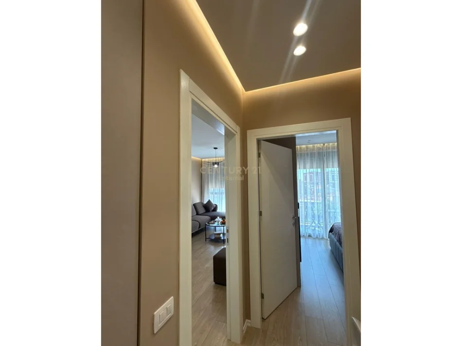 Tirane, jepet me qera apartament 1+1 Kati 4, 50 m² 500 € (KOMPLEKSI asl)