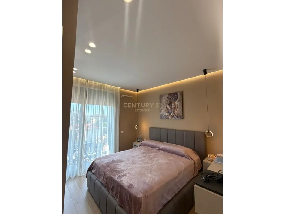 Tirane, jepet me qera apartament 1+1 Kati 4, 50 m² 500 € (KOMPLEKSI asl)